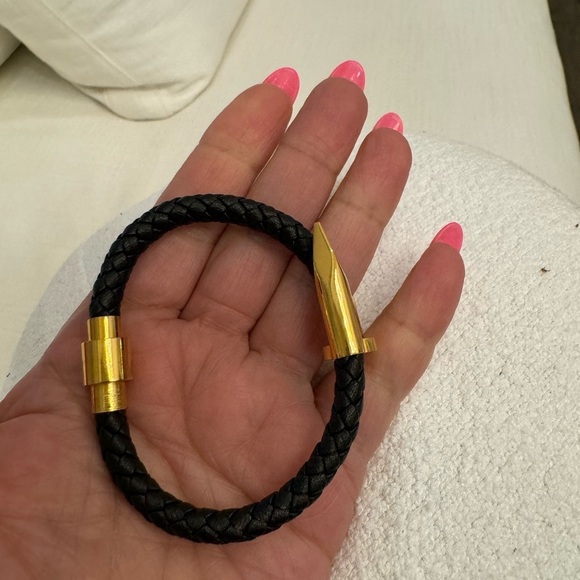 NWOT BREADED REAL LEATHER NAIL UNISEX - Picture 14 of 17